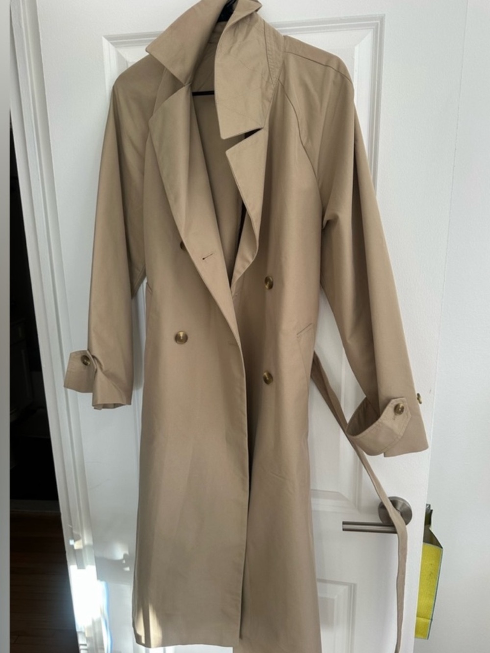 Gap Classic Women's Double-Breasted Trench Coat in Beige - Picture 4 of 5